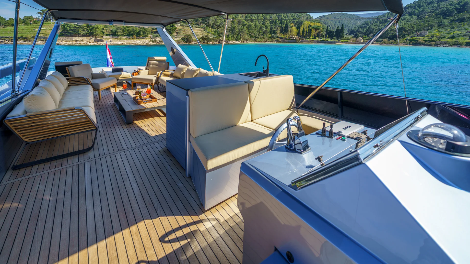 16 Phantom command comfort on the flybridge